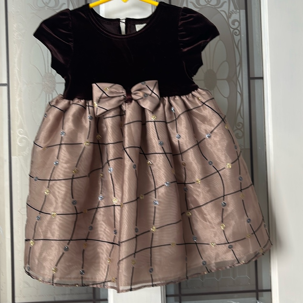 Girl’s party dress . Size 18m. EUC.
